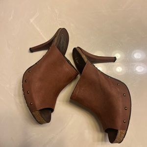 Donald Pliner open toe heeled mules size 8